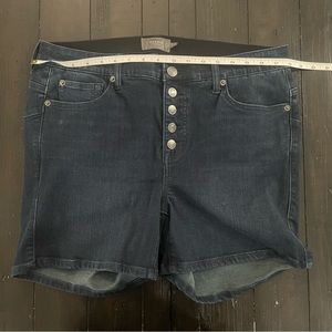 NWOT TORRID JEAN SHORT